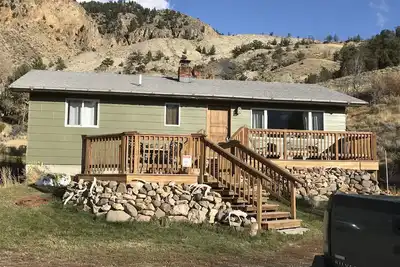 Image de Maison spacieuse et confortable sur 13 acres. 4 milles de Yellowstone