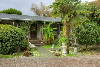 Image de Bord de rivière et accès à la plage Jacuzzi et foyer 4/2 supplémentaire 1/1 ajouté sur