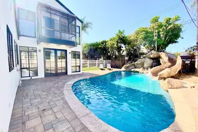 Image de Funtierland + Tour Rapunzel + Piscine / Jacuzzi + Netflix