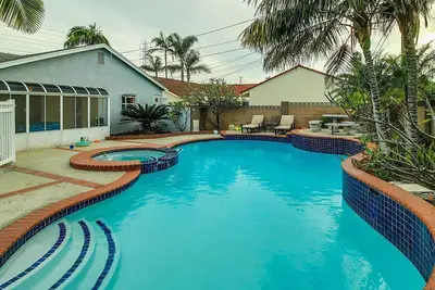Image de Funtierland + Maison de Minnie + Promenade Ă Disneyland + Piscine + Netflix