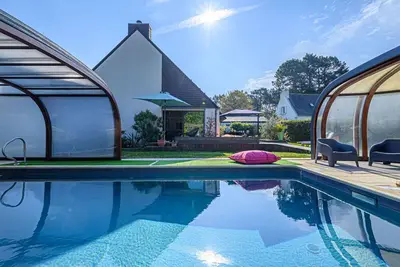 Image de Belle maison de vacances privée avec Wifi, piscine privée, bain à remous, Tv, terrasse, parking