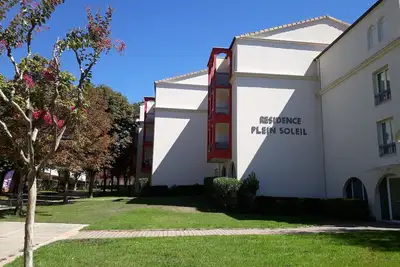 Studio rénové, proche centre-ville et thermes, avec jardin, Wifi, animaux acceptés