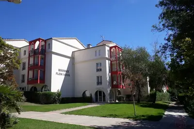 Studio rénové avec balcon, animaux acceptés, wifi, à 650m des Thermes