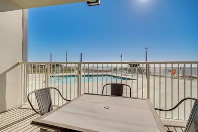 Image de Luxueux Condo Biloxi en bord de mer avec terrasse et piscine!