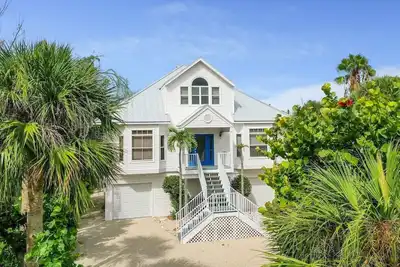 Image de Palm Whisper: Luxueux et piscine privée Accueil par West End Bowmans Beach Access!