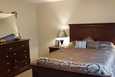 Image de Famille, plaisir et football! 7 minutes du centre-ville de Lincoln! ! Quartier calme!