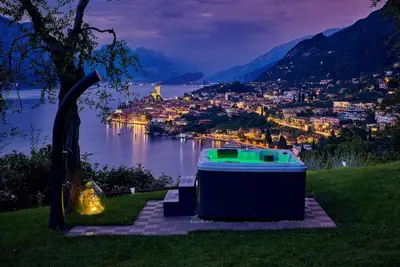 Image de Appartement avec vue imprenable sur le lac de Garde, Malcesine, terrasse, jardin