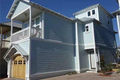 Image de 300 étapes à la belle plage de sable blanc.