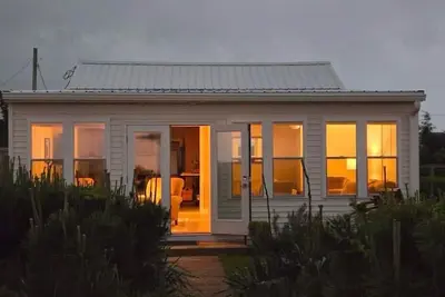 Image de Beachfront Cottage Family Friendly Sand & Surf