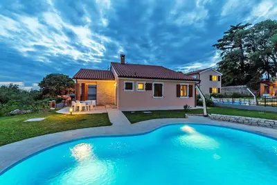 Image de Maison de vacances privée avec piscine privée, climatisation, Wifi, Tv, terrasse, animaux admis