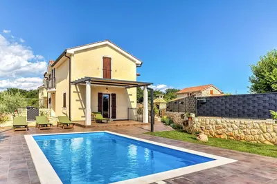 Image de Maison de vacances privée avec piscine privée, Wifi, climatisation, Tv, terrasse, animaux admis