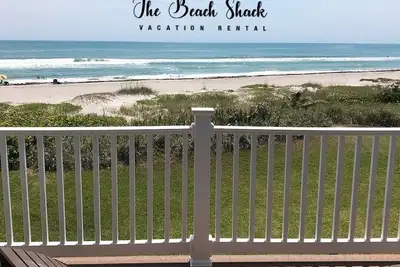 Image de The Beach Shack, une maison de ville de luxe en bord de mer dans un coin calme d'Indialantic!