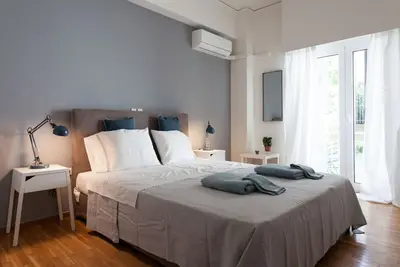 2 bdrm apt for up to 6 guests next to Acropolis museum