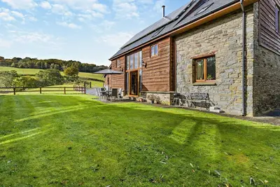 Image de Dan yr Eglwys - Quatre Chambres Maison, Couchages 8