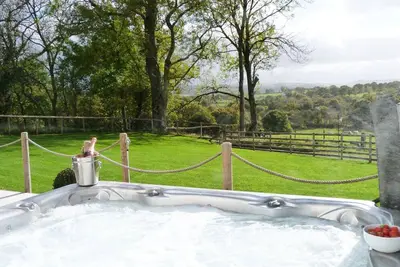 Image de Bwthyn Dulas - Trois Chambres Maison, Couchages 6