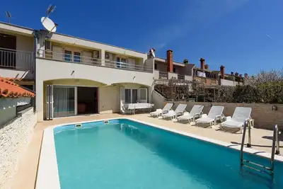 Image de Maison de vacances avec Wifi, climatisation, piscine privée, Tv, terrasse, animaux admis, parking