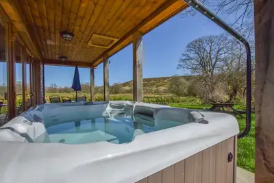 Image de Llanddewi Retreat - Deux Chambres Maison, Couchages 4