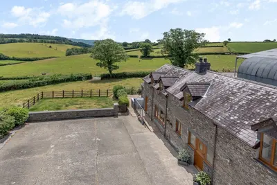 Image de Hen Ysgubor - Trois Chambres Maison, Couchages 6