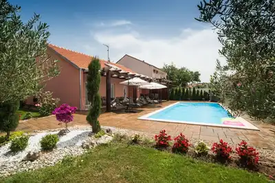 Image de Belle maison de vacances privée avec climatisation, piscine privée, Wifi, Tv et terrasse