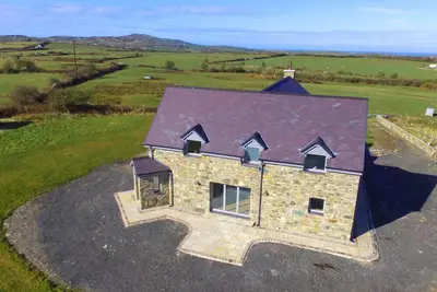 Image de Llanddygfael Hir - Quatre Chambres Maison, Couchages 8