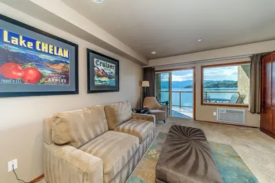 Image de Grandview Lake View 522! Condo de luxe Waterfront, peut accueillir jusqu'à 6!