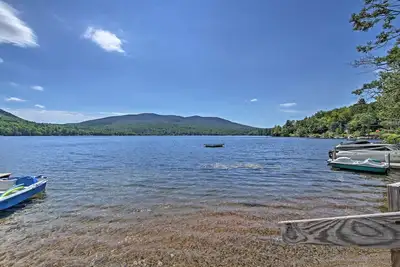 Image de Nouveau! Rustic Lakefront Rumney Cabin w / Shared Dock!