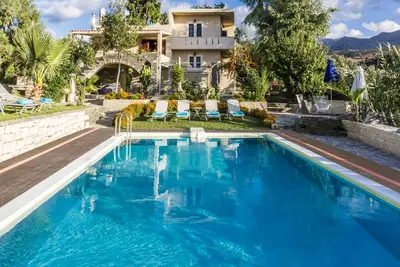 Image de Villa Elisa, Vue + Caché dans les arbres!