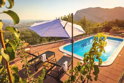 Image de Maison paisible et relaxante avec vue spectaculaire sur Split