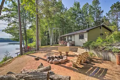 Image de Cabine Lakefront Manistique avec quai privé + foyer