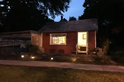 Image de The Red Cottage 5 min à pied de Fort, St. George St. , Bayfront et beaucoup de magasins