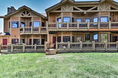 Image de Cozy Southwind Seven Springs Home, Ski-In / Ski-Out!