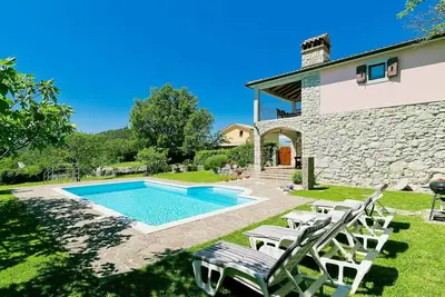 Image de Maison de vacances privée avec bain à remous, piscine privée, climatisation, Wifi, Tv, terrasse
