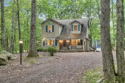 Image de Nouveau! Excellent emplacement, draps 4 chambres inclus!