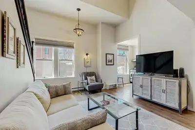 Image de Loft de luxe dans le centre-ville historique - à proximité des attractions de randonnée et du centre-ville