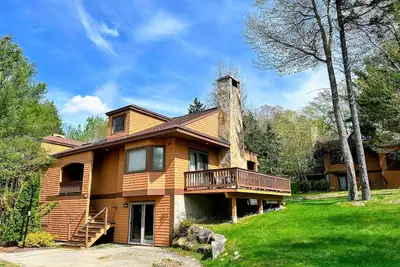 Image de Magnifiquement rénové chalet de Bretton Woods Resort sur les pentes avec un style haut de gamme, un décor confortable et des tonnes d'espace! Livraison D'ÉPICERIE Disponible!