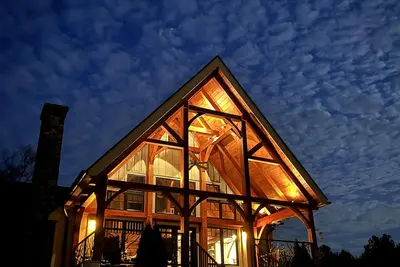 Image de Magnifique Timber Frame Guesthouse sur notre ferme de 50 acres dans les contreforts de Wnc