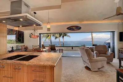 Image de Belle entièrement rénové 2 chambres Oceanfront Condo Makena Surf F307