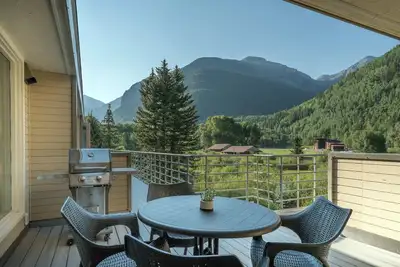 Image de Unité de luxe avec une vue imprenable sur la terrasse