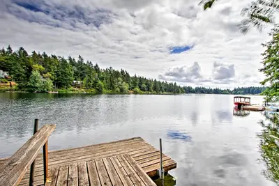 Image de Île Anderson, maison avec terrasse au bord du lac, quai et canot