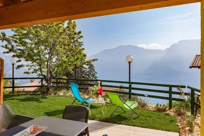 Image de Appartement de vacances \"Casa Vacanze Marisol\" avec vue sur le lac de Garde