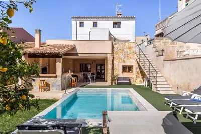 Image de Superbe maison \"Casa Magui\" avec piscine, jardin, terrasses et WiFi. Parking disponible.