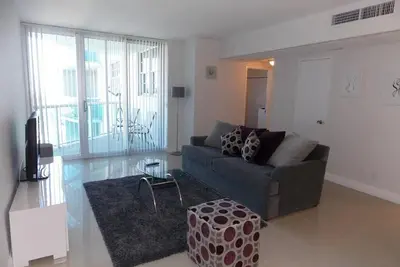 Image de Condo entièrement meublé, accès direct à la plage, au complexe The Tides