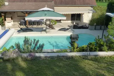 Image de Gîte de 2 à 10 personnes avec piscine chauffée