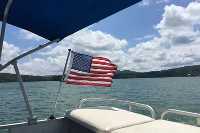 Image de Lake Nottely Hideaway, Blairsville, Géorgie. Bateau ponton disponible