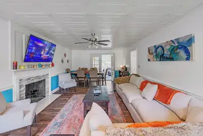 Image de Kernersville Hot Tub  Pool  Arcade Gym Wifi Coffee