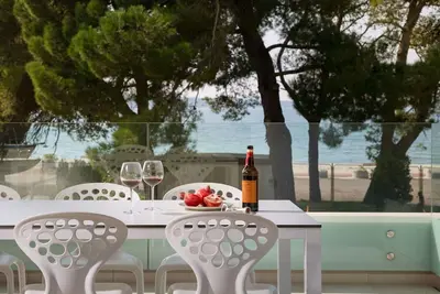 Image de Belle maison de vacances avec Wifi, climatisation, bain Ă remous, Tv, terrasse et parking