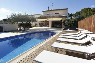 Image de Belle maison de vacances privée avec piscine privée, Wifi, Tv, patio, animaux admis, parking