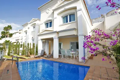 Belle maison de vacances avec piscine privée, Wifi, Tv, terrasse, vue panoramique et parking