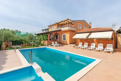 Image de Complexe d'appartements Villa Visnjan avec piscine / Appartement 1 chambre Visnjan Ii avec balcon