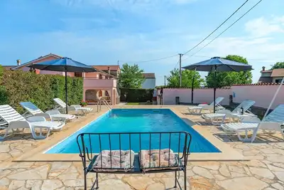 Image de Villa Legovich avec piscine privée dans le centre de l'Istrie